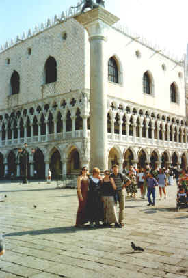 VENICE.JPG (271996 bytes)